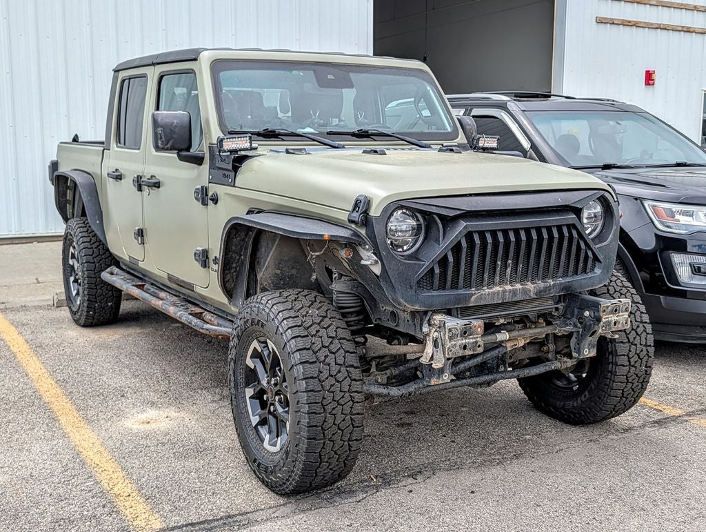 2021 Jeep Gladiator Overland in Billet Silver Metallic Clearcoat — front three-quarter view