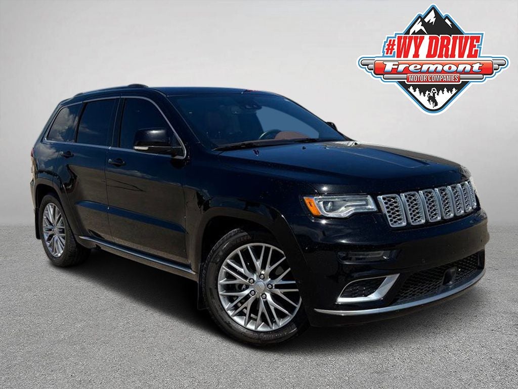 2018 Jeep Grand Cherokee Summit in Diamond Black Crystal Pearlcoat — front three-quarter view